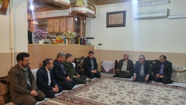 دیدار استاندار کهگیلویه و بویراحمد و غلامرضا تاجگردون با خانواده شهید امامقلی عزیزی در گچساران دیدار استاندار کهگیلویه و بویراحمد و غلامرضا تاجگردون با خانواده شهید امامقلی عزیزی در گچساران