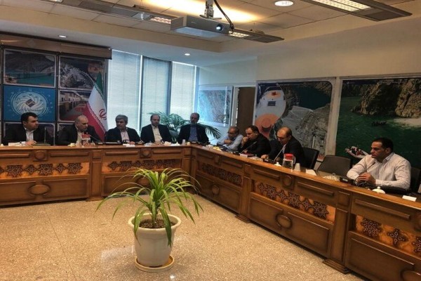  نشست بررسی طرح‌های سد چم‌شیر و تأکید تاجگردون بر شتاب‌بخشی به روند اجرا