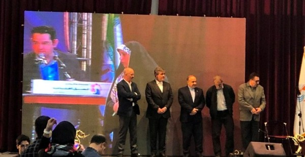 حضور تاجگردون و پزشکیان در نهمين همايش فرزندان آفتاب حضور تاجگردون و پزشکیان در نهمين همايش فرزندان آفتاب