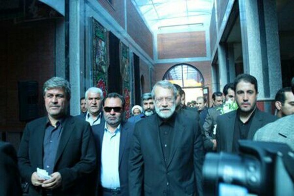 رئیس مجلس شورای اسلامی به مقام شهدای گچساران ادای احترام کرد