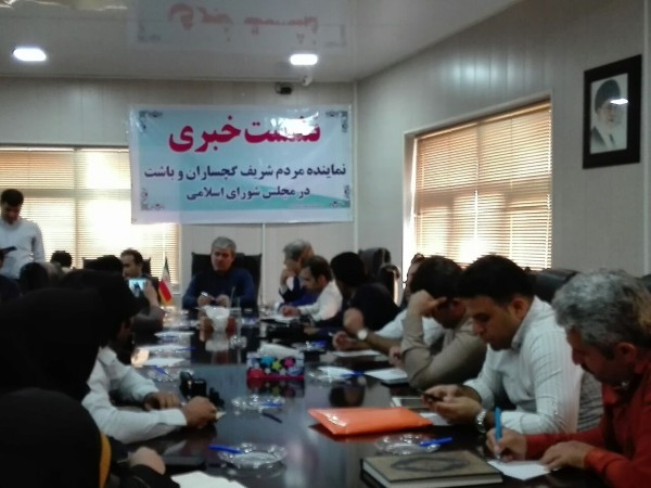 نشست خبری غلامرضا تاجگردون با خبرنگاران در گچساران برگزار شد