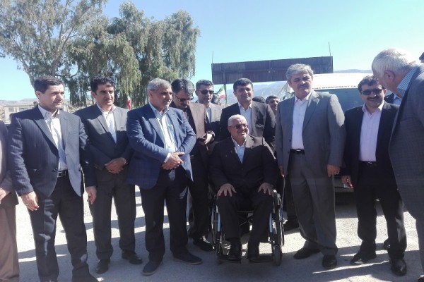 اعضای کمیسیون برنامه و بودجه مجلس در بدو ورود به گچساران با شهدای این شهرستان تجدید میثاق کردند اعضای کمیسیون برنامه و بودجه مجلس در بدو ورود به گچساران با شهدای این شهرستان تجدید میثاق کردند