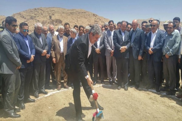 کلنگ‌زنی کارخانه و مجتمع فرآوری گیاهان دارویی گچساران با حضور تاجگردون و مسئولان ملی و استانی