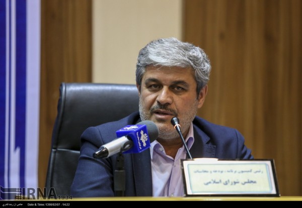 رئیس کمیسیون برنامه و بودجه مجلس: بانکها ۱۱۲ هزار میلیارد تومان به بانک مرکزی بدهکارند رئیس کمیسیون برنامه و بودجه مجلس: بانکها ۱۱۲ هزار میلیارد تومان به بانک مرکزی بدهکارند