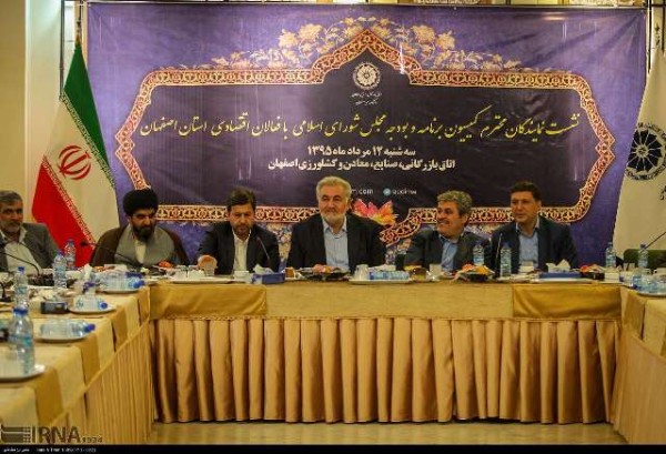 نشست غلامرضا تاجگردون با جمعی از فعالان اقتصادی استان اصفهان نشست غلامرضا تاجگردون با جمعی از فعالان اقتصادی استان اصفهان