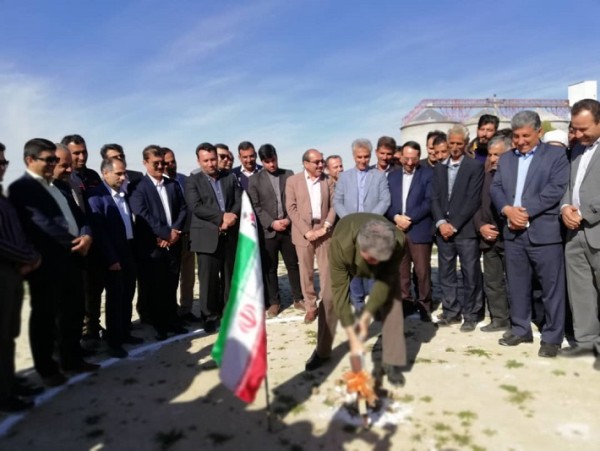 توسعه فضاهای ورزشی در گچساران با کلنگزنی و بهرهبرداری چند زمین چمن مصنوعی توسعه فضاهای ورزشی در گچساران با کلنگزنی و بهرهبرداری چند زمین چمن مصنوعی