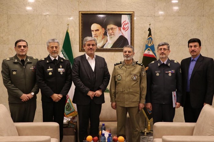 جلسه تاجگردون با فرمانده ارتش جمهوری اسلامی ایران و جمعی از سران ارتش