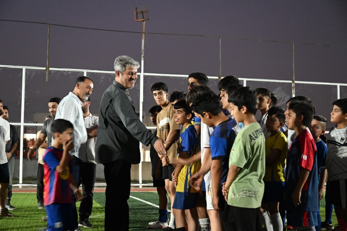 تصاویر: حضور غلام‌رضا تاجگردون در فرهنگسرای محله سادات / از بررسی پروژه‌های توسعه‌ای تا همبازی شدن با کودکان