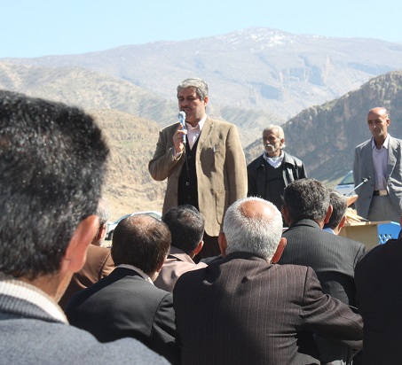 تاجگردون با مردم روستای دیل دیدار و گفتگو کرد