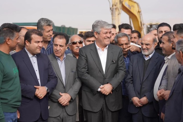 تاجگردون در آئین کلنگزنی پالایشگاه ۱۲۰ هزار بشکهای گچساران: جوانان ما نباید در استانهای دیگر آواره باشند تاجگردون در آئین کلنگزنی پالایشگاه ۱۲۰ هزار بشکهای گچساران: جوانان ما نباید در استانهای دیگر آواره باشند