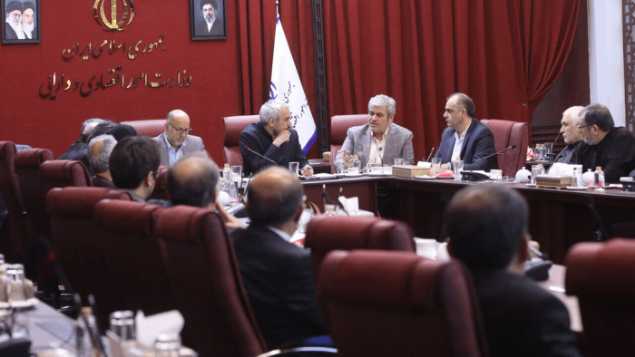 تاجگردون‌: قرارگاه‌های مردمی برای مدیریت بازار و کالا تشکیل شود