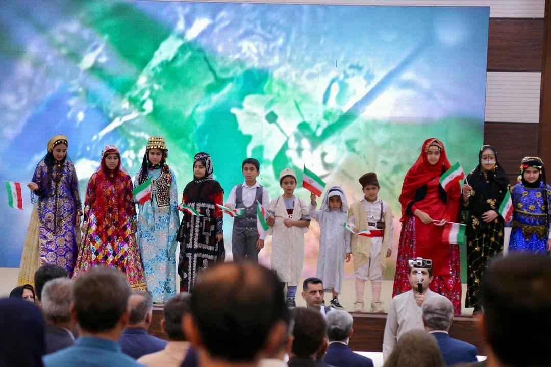 آیین نکوداشت مقام معلم در گچساران با حضور غلام‌رضا تاجگردون رئیس کمیسیون برنامه و بودجه و قاسمی معاون وزیر آموزش و پرورش
