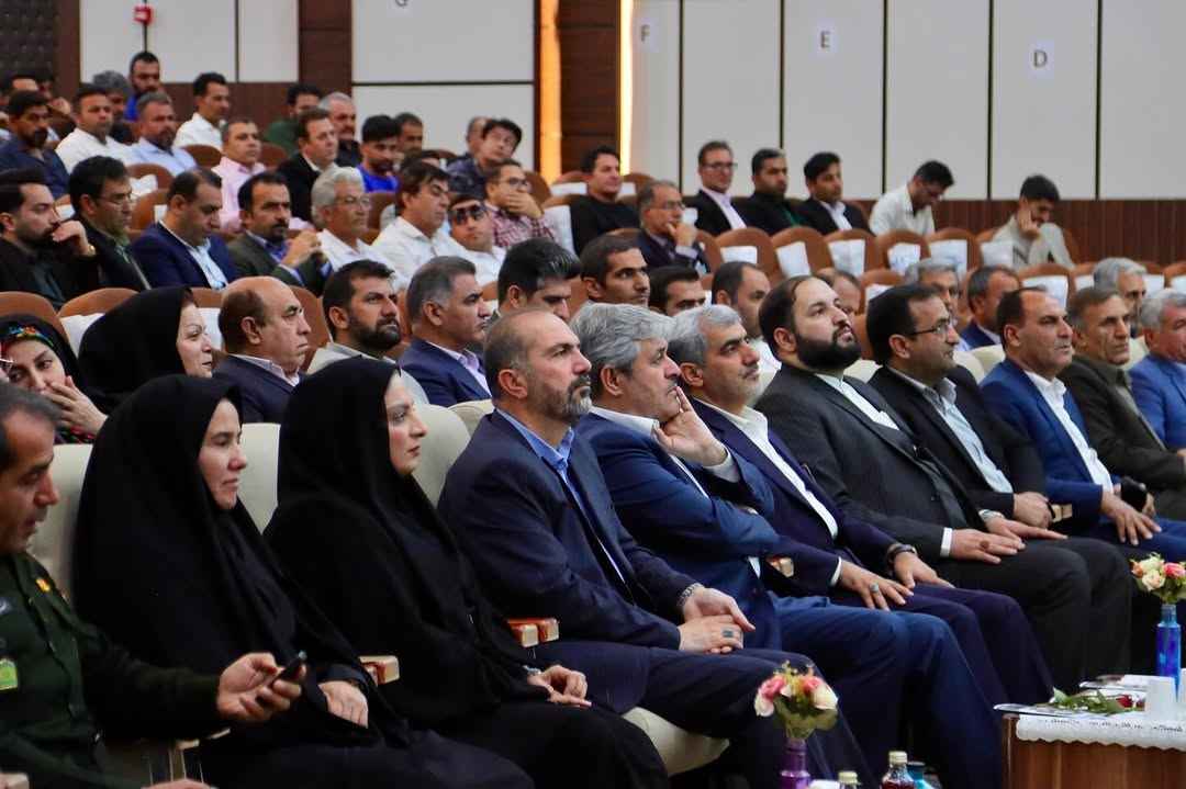 آیین نکوداشت مقام معلم در گچساران با حضور غلام‌رضا تاجگردون رئیس کمیسیون برنامه و بودجه و قاسمی معاون وزیر آموزش و پرورش