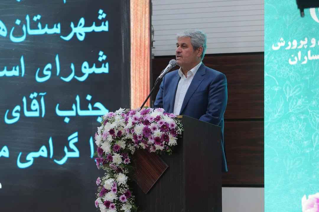 آیین نکوداشت مقام معلم در گچساران با حضور غلام‌رضا تاجگردون رئیس کمیسیون برنامه و بودجه و قاسمی معاون وزیر آموزش و پرورش