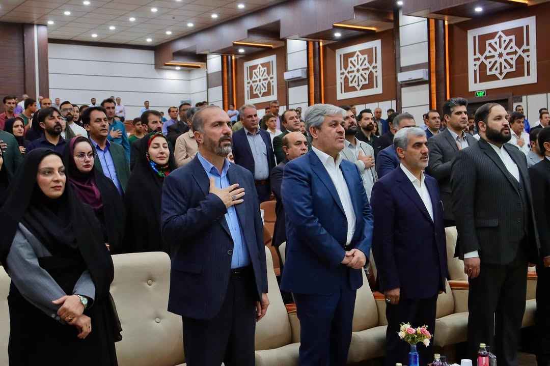 آیین نکوداشت مقام معلم در گچساران با حضور غلام‌رضا تاجگردون رئیس کمیسیون برنامه و بودجه و قاسمی معاون وزیر آموزش و پرورش