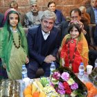 دیدارهای تاجگردون با تیره ددکه‌ای، خانواده نصیری و تیره دیزگانی از ایل بزرگ قشقایی