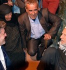 دیدار صمیمانه غلامرضا تاجگردون با پدر و مادر شهید برنجکار در روستای مارین