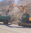 غرش بی‌وقفه ماشین‌آلات در محور باشت - شاه‌بهرام؛ رویای جاده ایمن در حال تحقق است