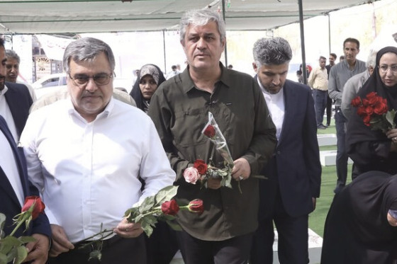 حضور اعضاء کمیسیون برنامه و بودجه در گلزار شهداء میناب