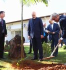 غرس یک اصله نهال در سفارت ایران در برازیلیا به همراه وزیر کشاورزی برزیل