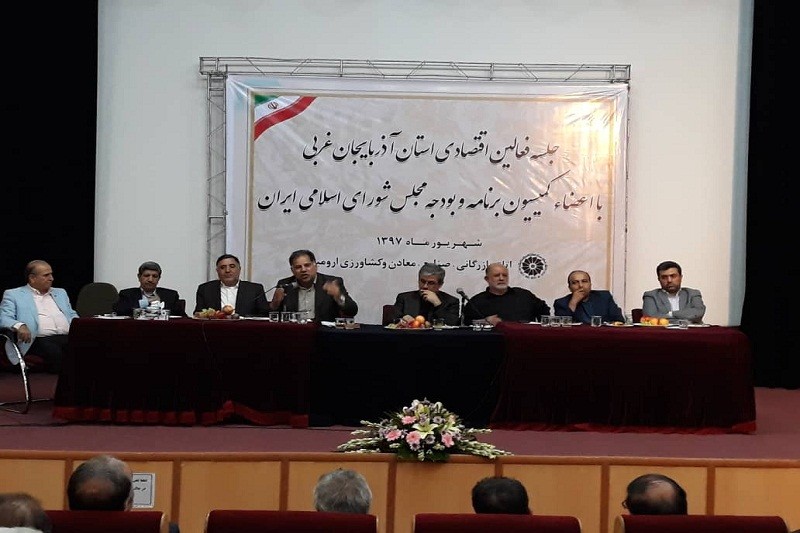 جلسه با فعالان اقتصادی و توليدكنندگان آذربايجان غربی