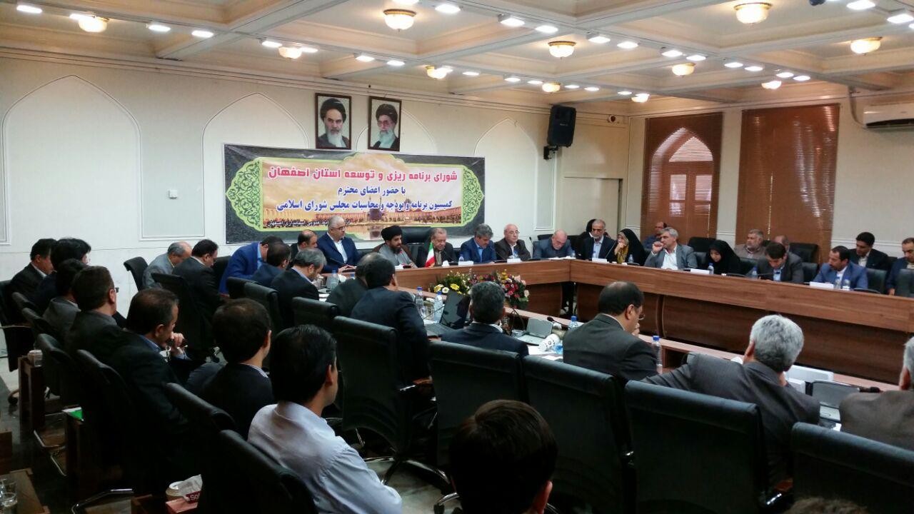 حضور تاجگردون در شورای برنامهریزی استان اصفهان